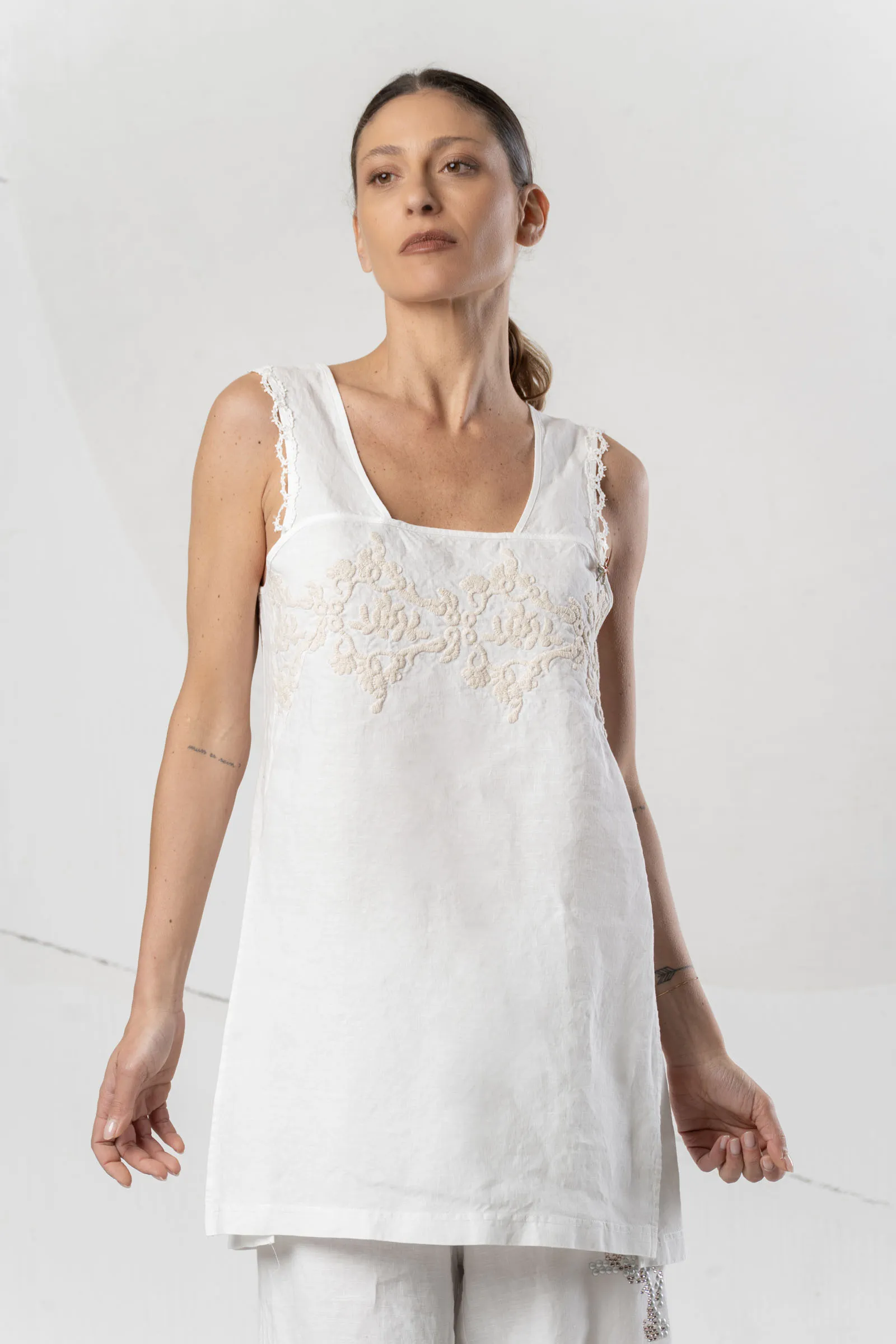 Elisa Cavaletti Top in lino bianco con ricamo ELP269085101